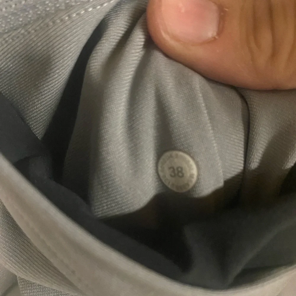 Lululemon Men's Gray Pants - Picture 4 of 6